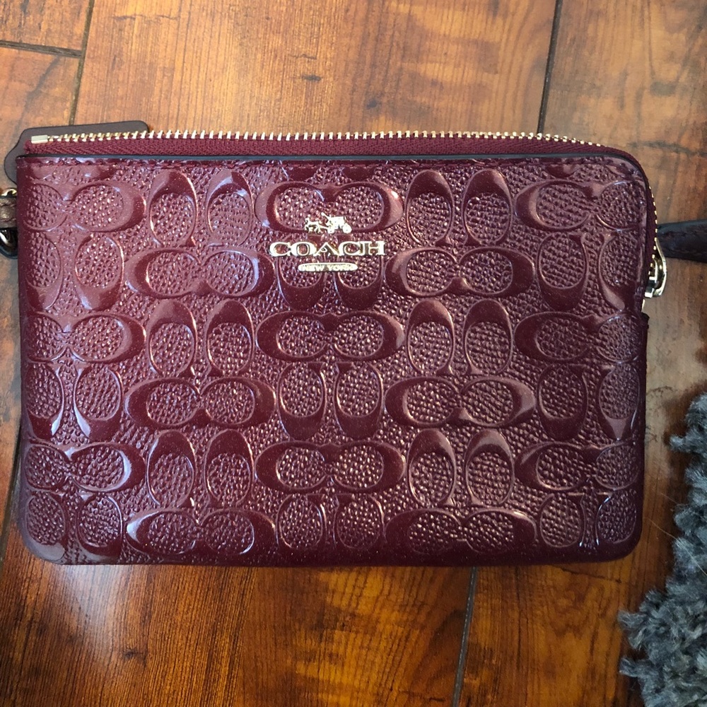 COACH: Small Wristlet